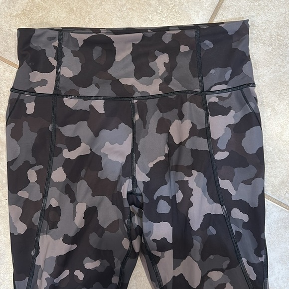 Athleta Lightning 7/8 Tight Leggings Gray Camo M Tights - Picture 5 of 8